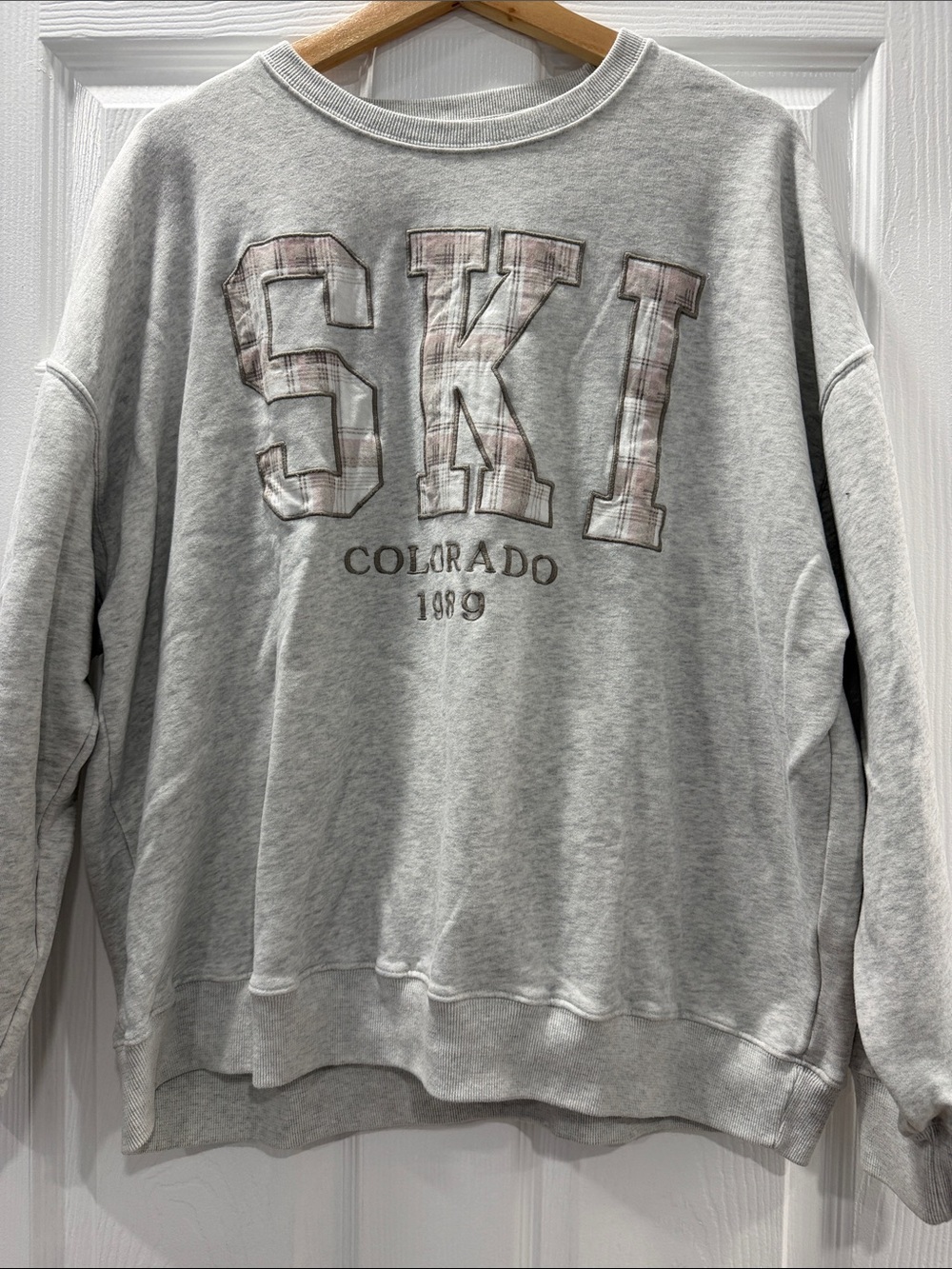 Hollister Light Gray 'SKI Colorado 1899' Crewneck Sweatshirt